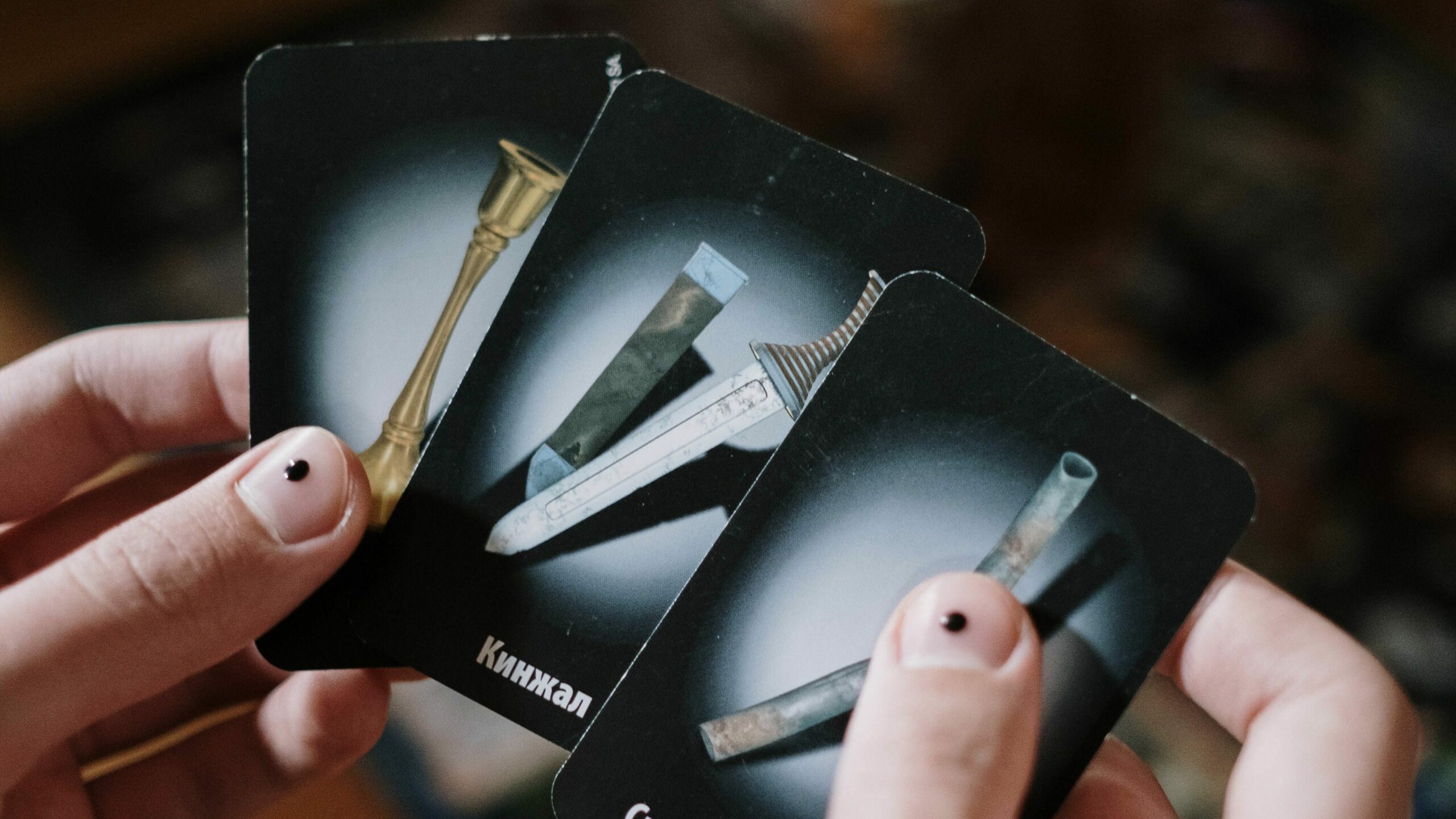 Cluedo - Das klassische Detektivspiel um Mord und Geheimnisse 4 Cluedo Spielkarten
